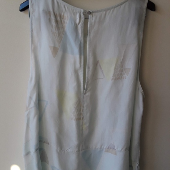 🍁🍁🍁NWT Lou & Grey Light Blue Sleeveless  Top - Picture 2 of 8